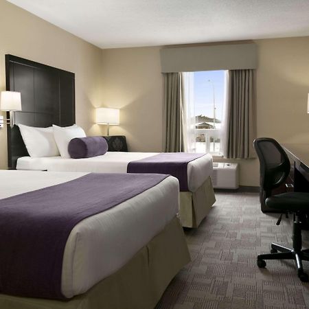 Days Inn By Wyndham Regina Bagian luar foto