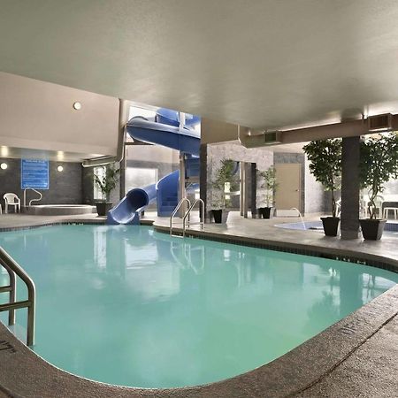 Days Inn By Wyndham Regina Bagian luar foto
