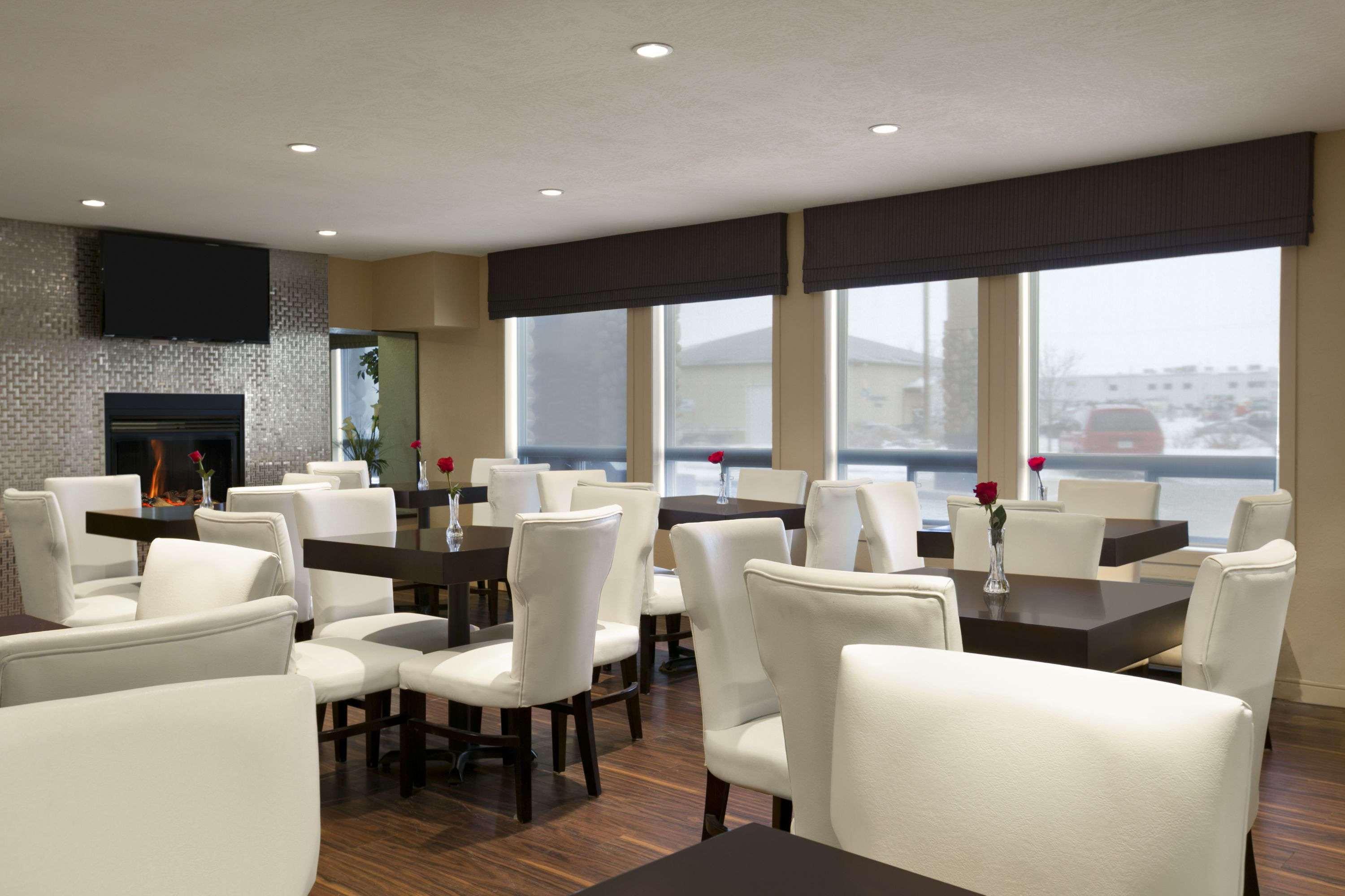 Days Inn By Wyndham Regina Bagian luar foto