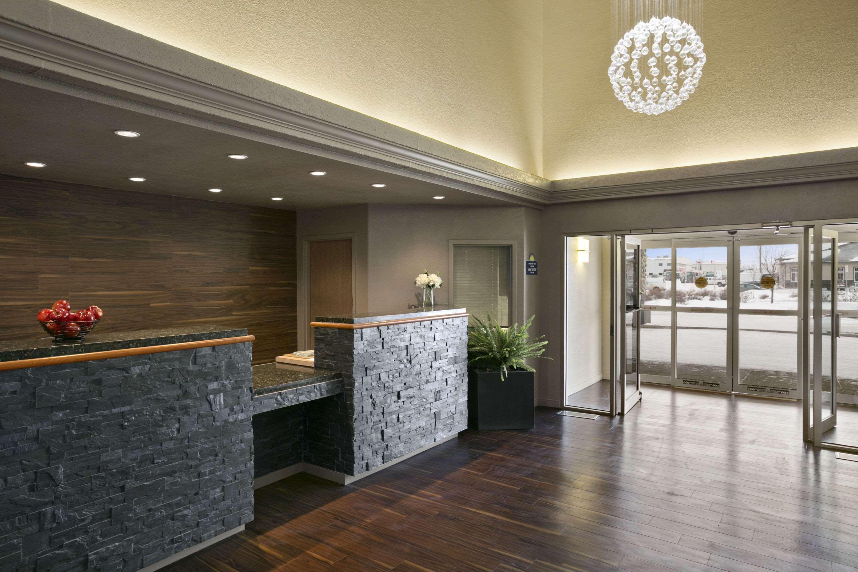 Days Inn By Wyndham Regina Bagian luar foto