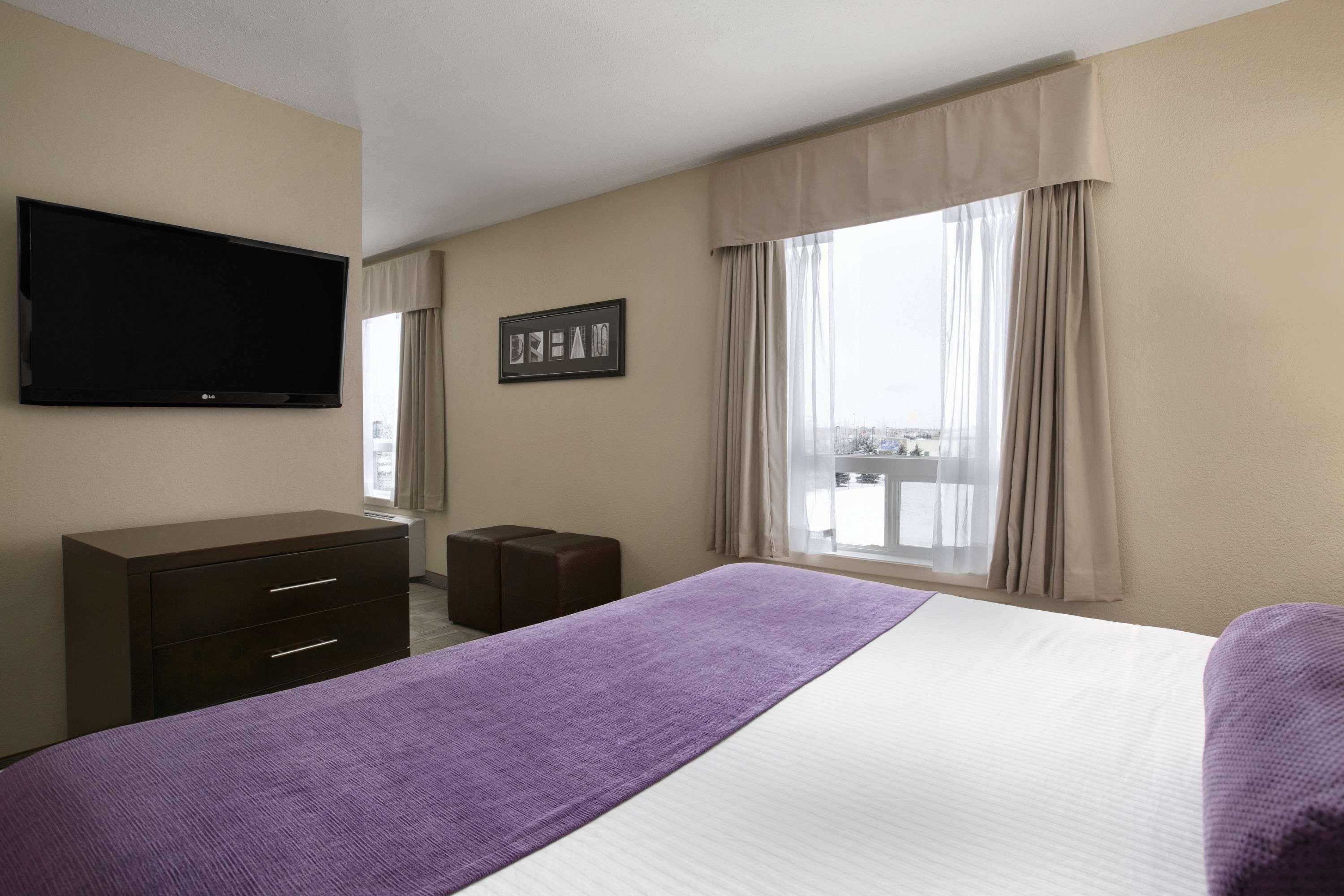 Days Inn By Wyndham Regina Bagian luar foto