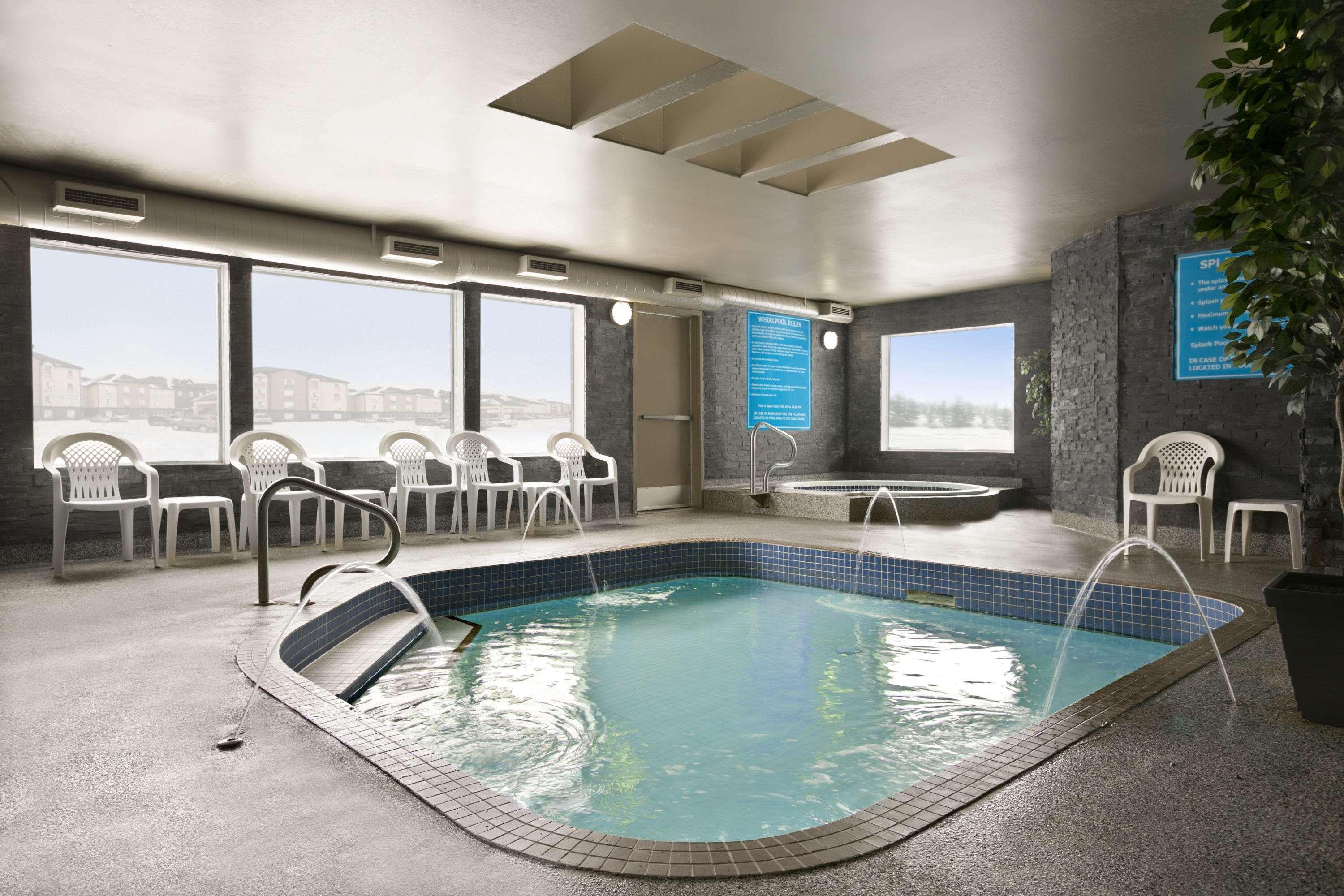 Days Inn By Wyndham Regina Bagian luar foto