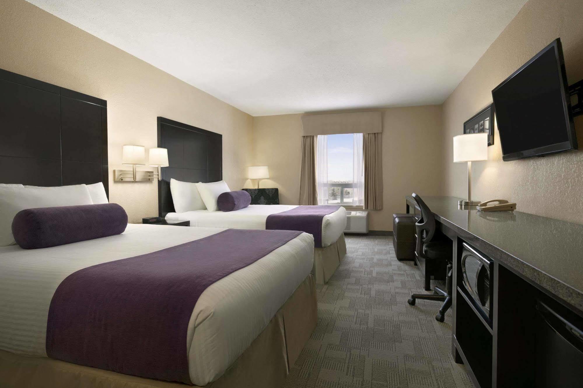 Days Inn By Wyndham Regina Bagian luar foto