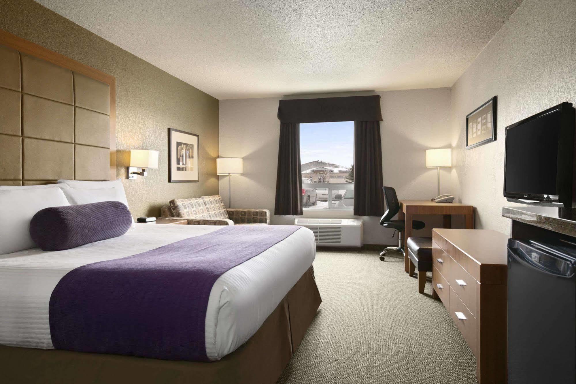Days Inn By Wyndham Regina Bagian luar foto
