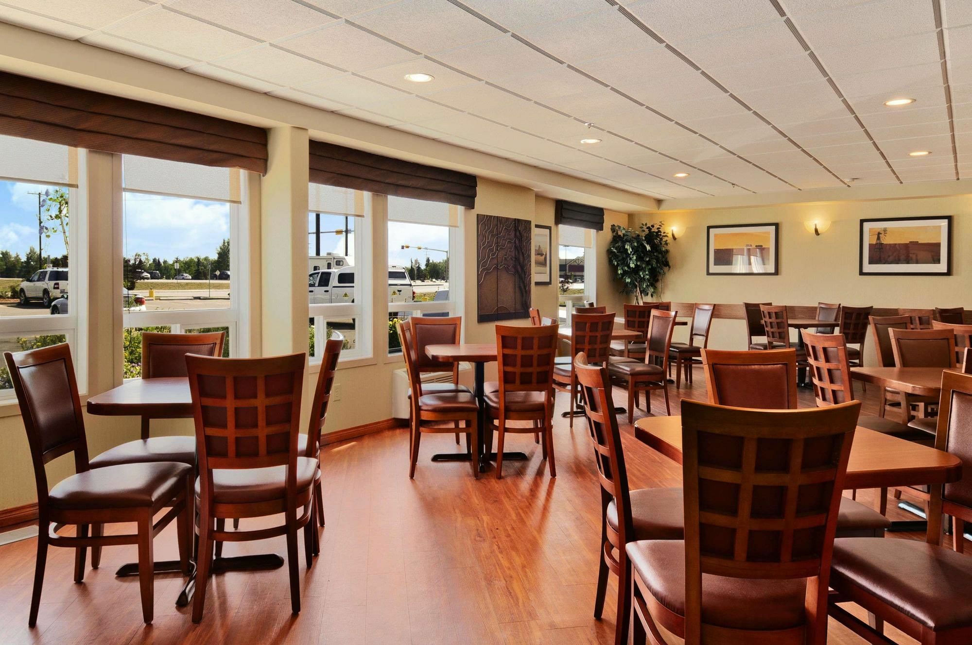 Days Inn By Wyndham Regina Bagian luar foto