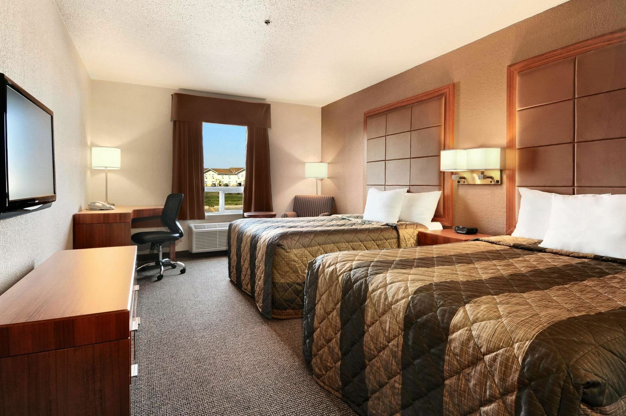Days Inn By Wyndham Regina Bagian luar foto